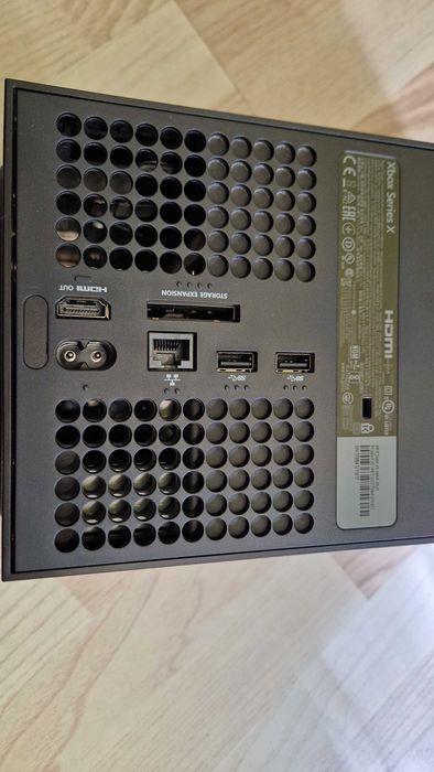 Konsola Microsoft Xbox Series X 1TB RRT-00010 + 2 pady + voucher