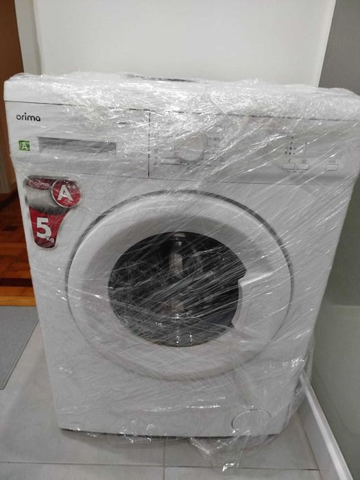 Máquina de lavar em bom estado