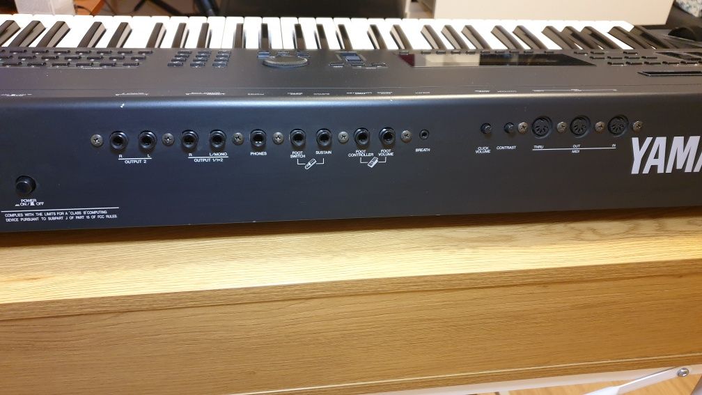 Syntezator Yamaha SY77