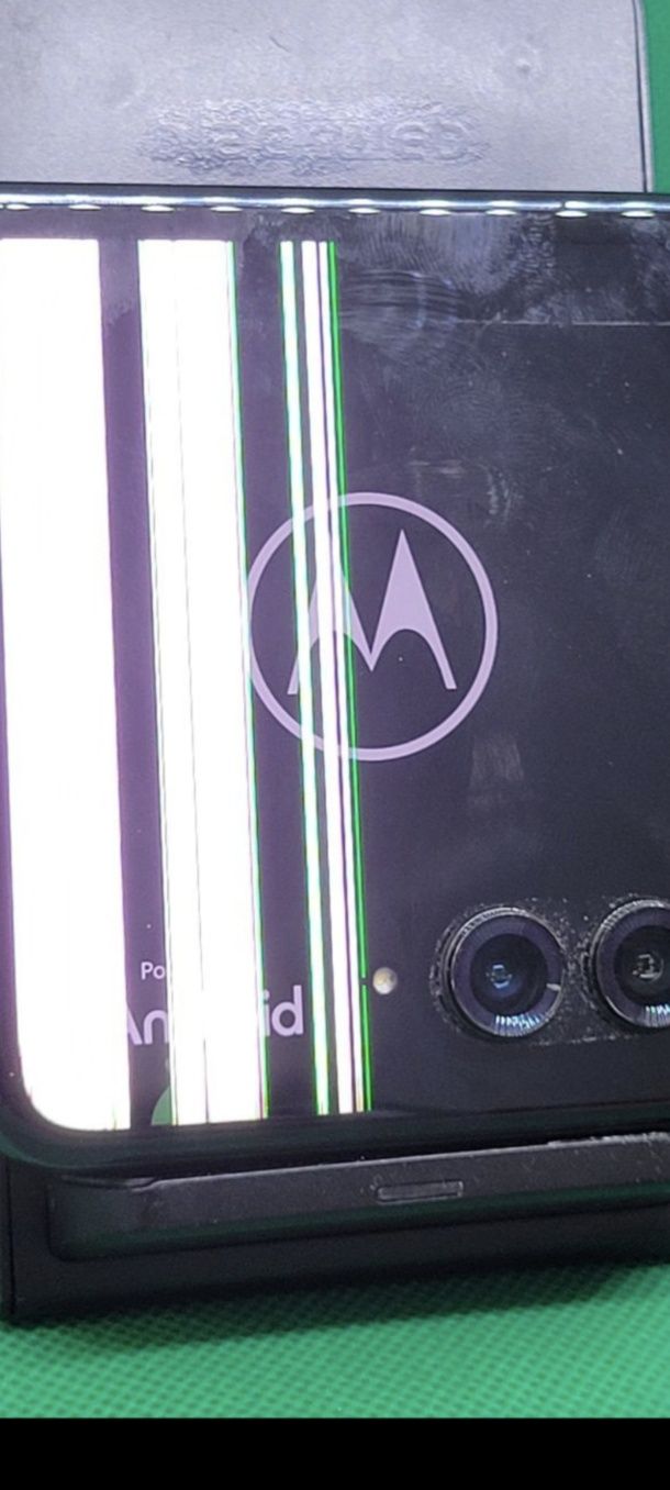 Монитор разбит  MOTOROLA RAZR + 2024