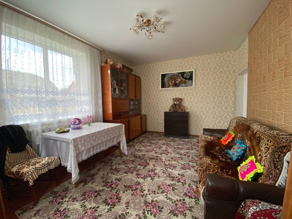 Продам будинок з великою земельною ділянкою