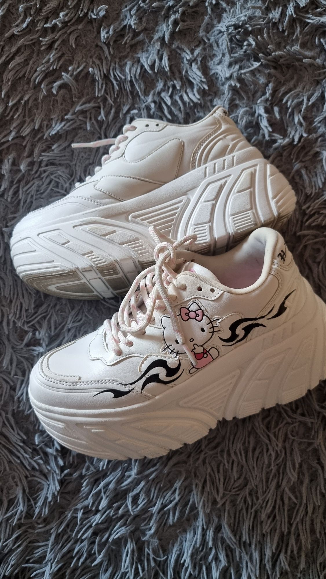 Buty na platformie Hello Kitty rozmiar 37