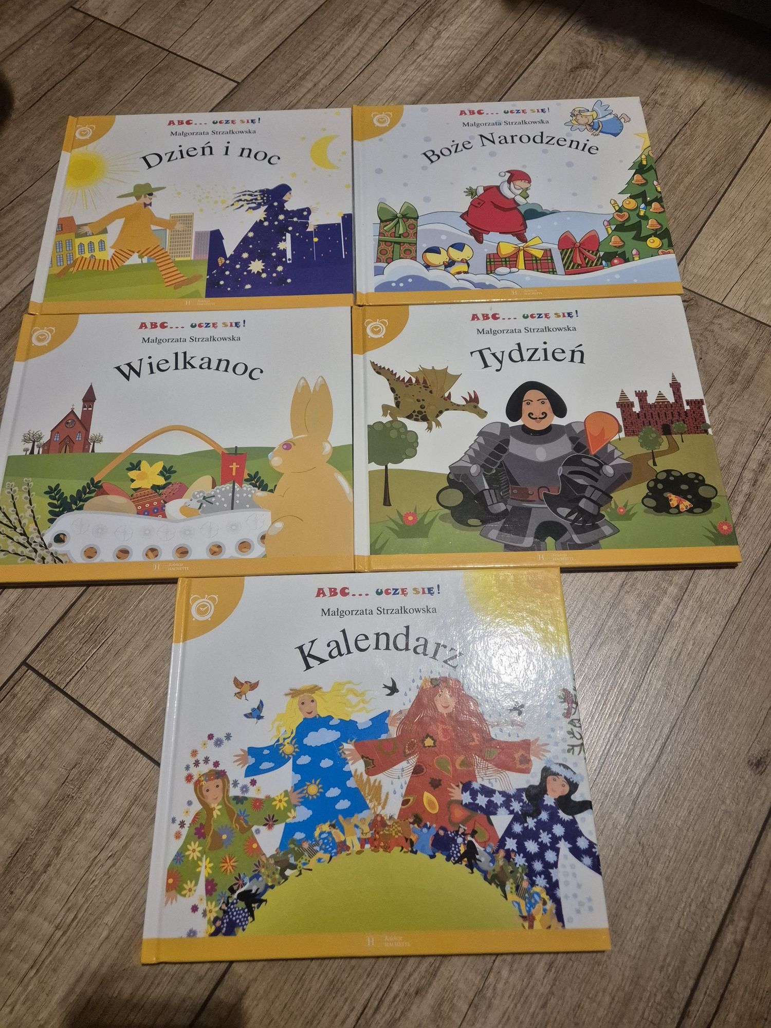 Zestaw 26 książeczek tematyka różna