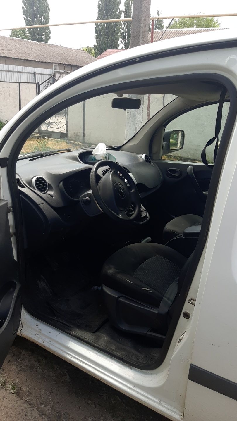 автомобіль Renault kangoo