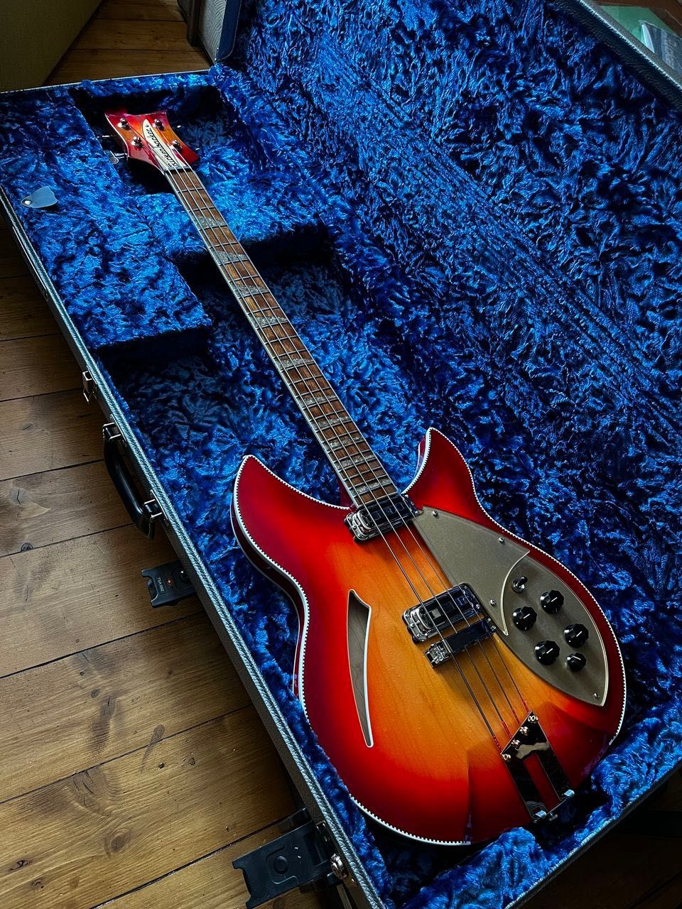 Rickenbacker 4005XC bass gitara basowa 4001