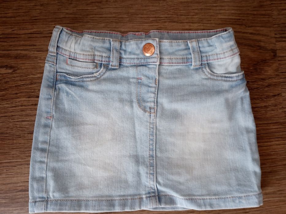Mięciutka spódniczka jeansowa z firmy z C&A rozm.98+gratis rajtuzki