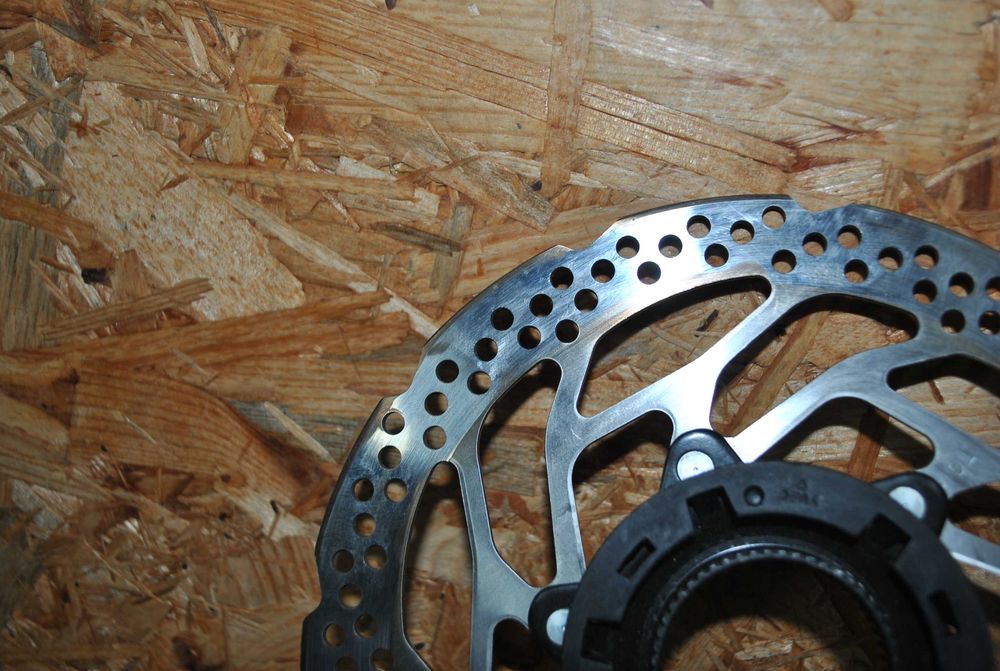 Idealna Tarcza SHIMANO 180mm RT-EM300 E-BIKE CENTERLOCK magnes