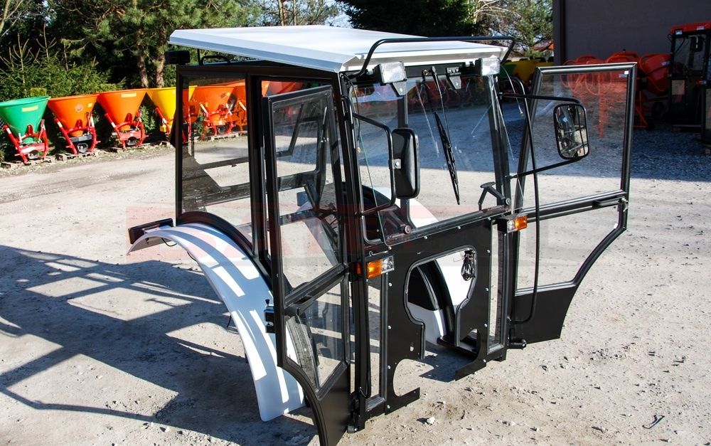 Kabina URSUS C-330 C-360 z okrągłymi błotnikami, sadownicza, ogrodnic