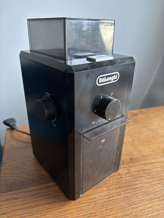 Młynek do kawy Delonghi KG79