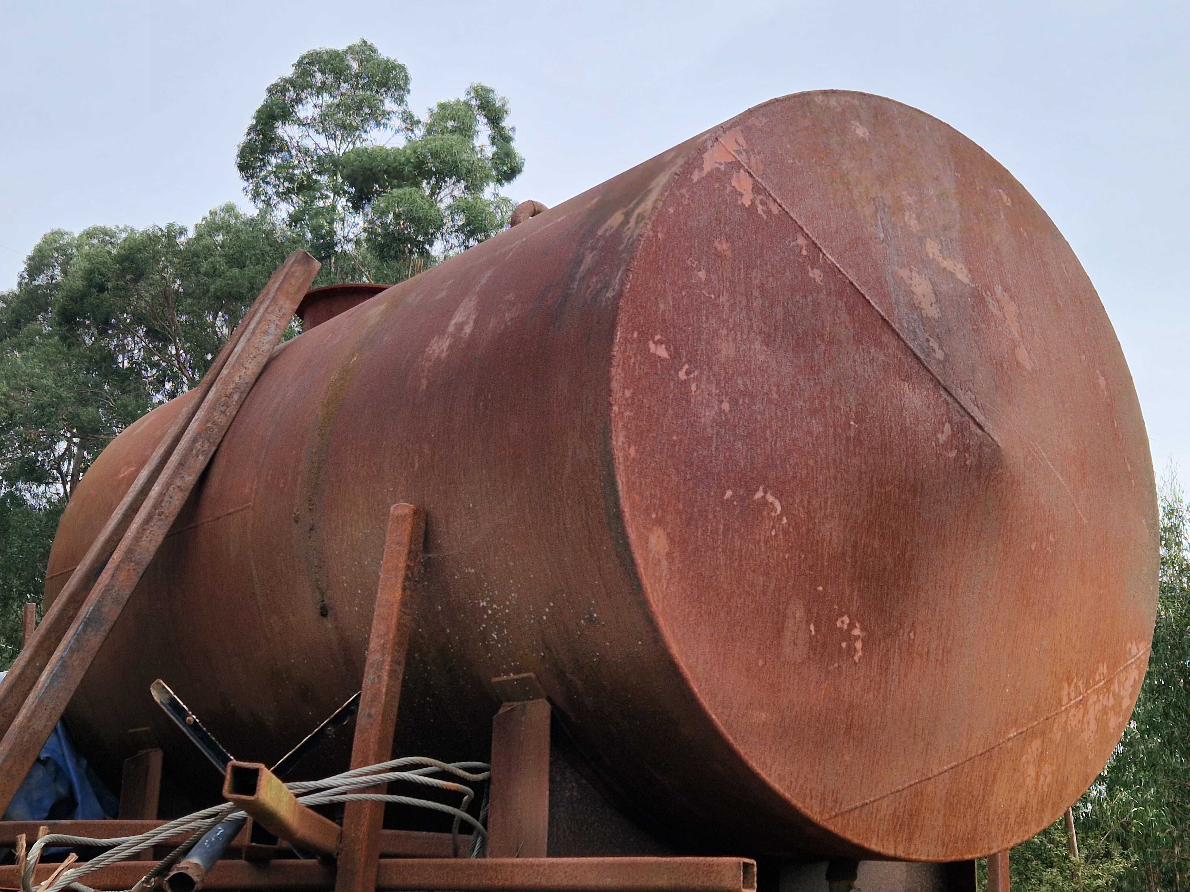 Depósito metálico 6000L – Ideal para água de rega ou aproveitamento
