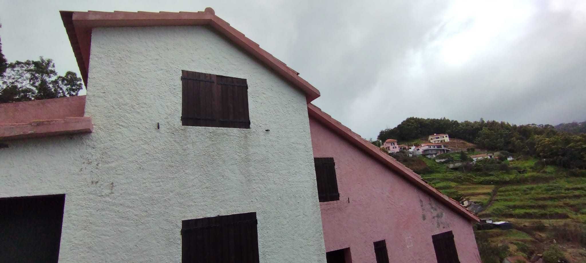 Moradia T2 Remodelada com Garagem e Churrasqueira — Camacha, Madeira