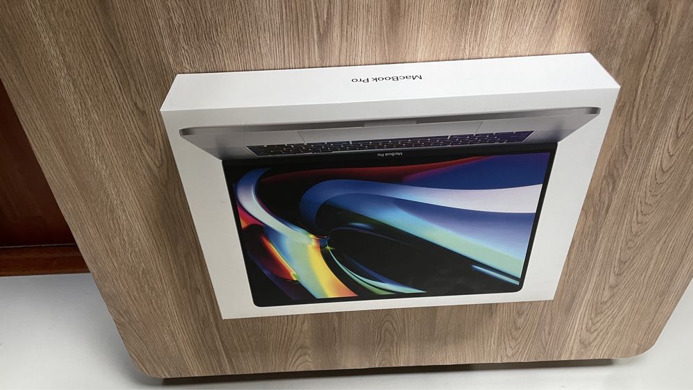 MacBook 16’ Intel 2019 2.3GHz 8-core Intel Core i9 16GB RAM 1TB SSD
