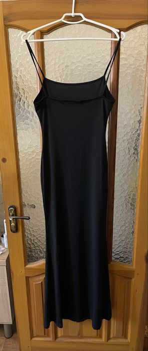 Черное обтягивающие платье