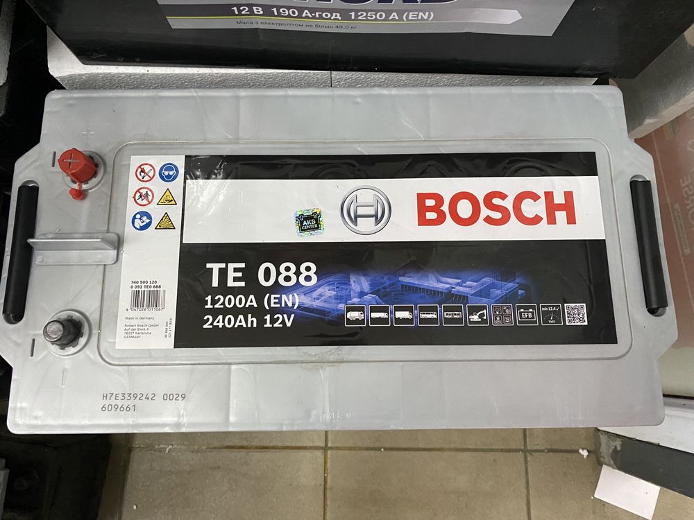 BOSCH EFB (TE0 888) (D6) 240Ah 1200A L+