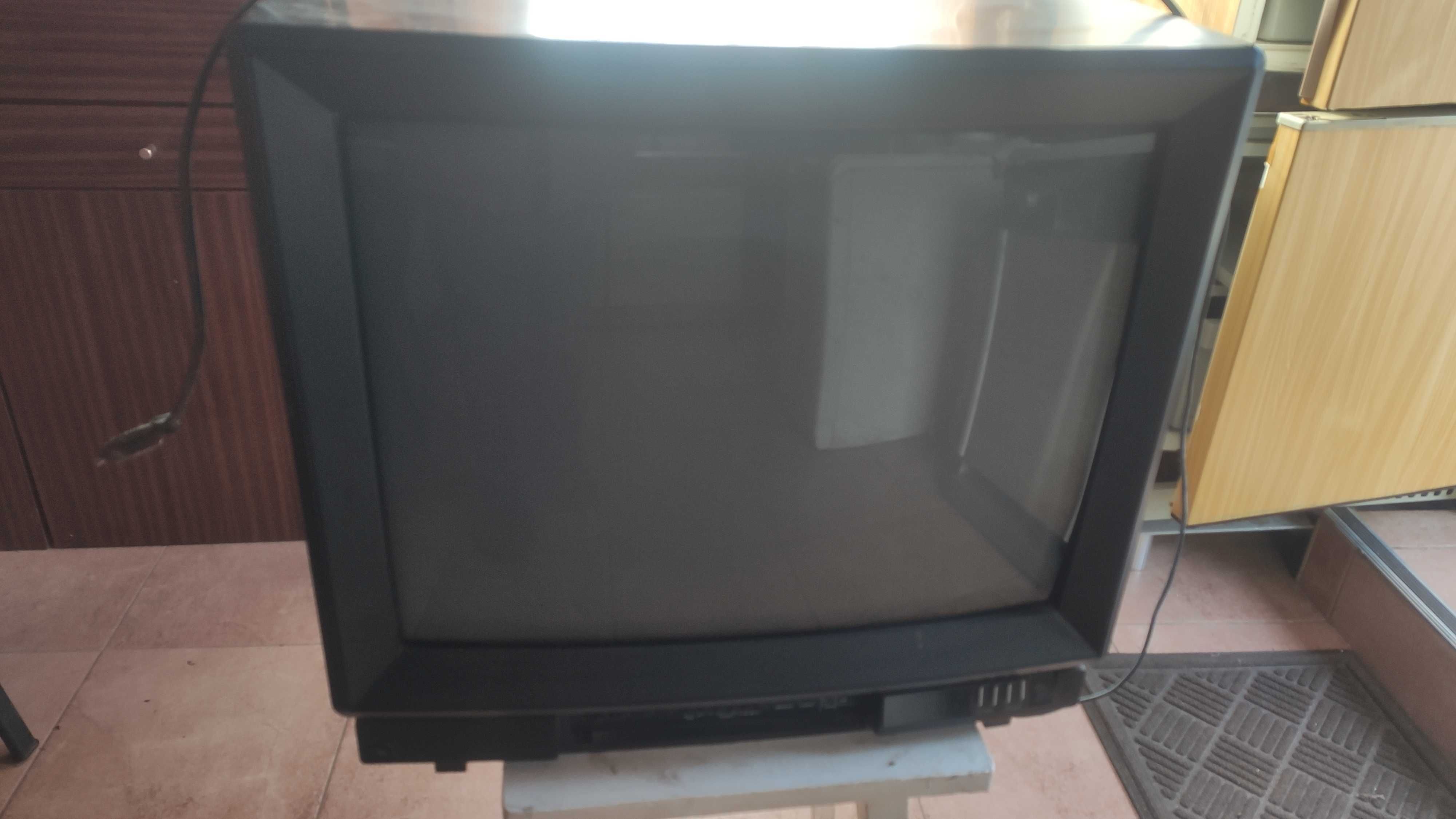 Телевизор JVC C-210ME