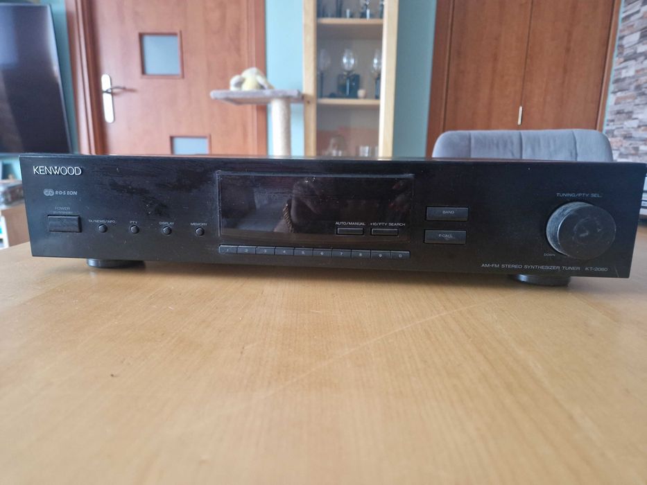 Tuner syntezatora stereo