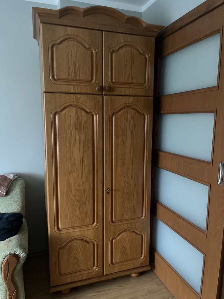 Szafka dębowa na ubrania