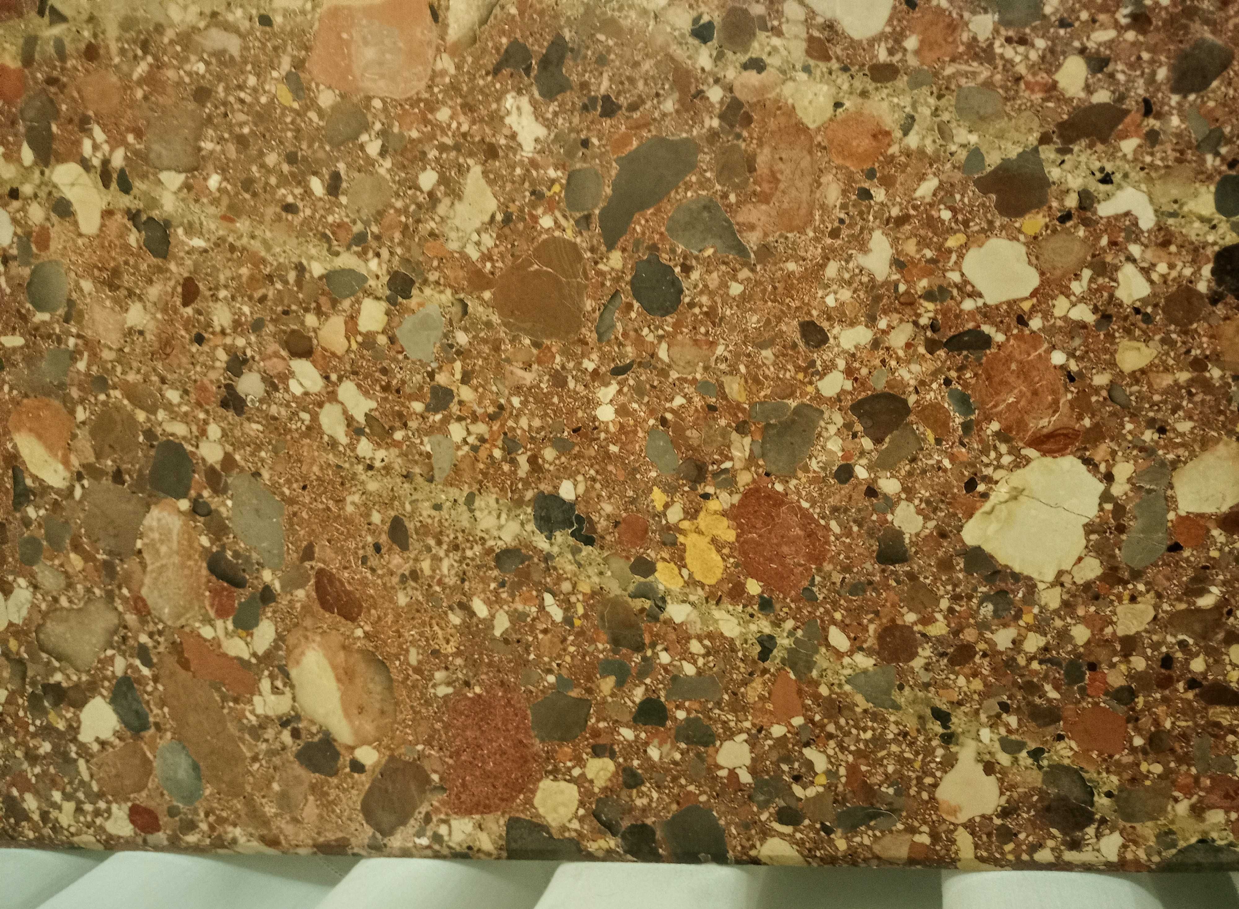 Mesa Brecha Arrábida c/base talha nogueira.100x50x45.LER DESCRIÇÃO!