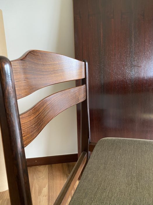 Cadeiras nordicas em pau santo