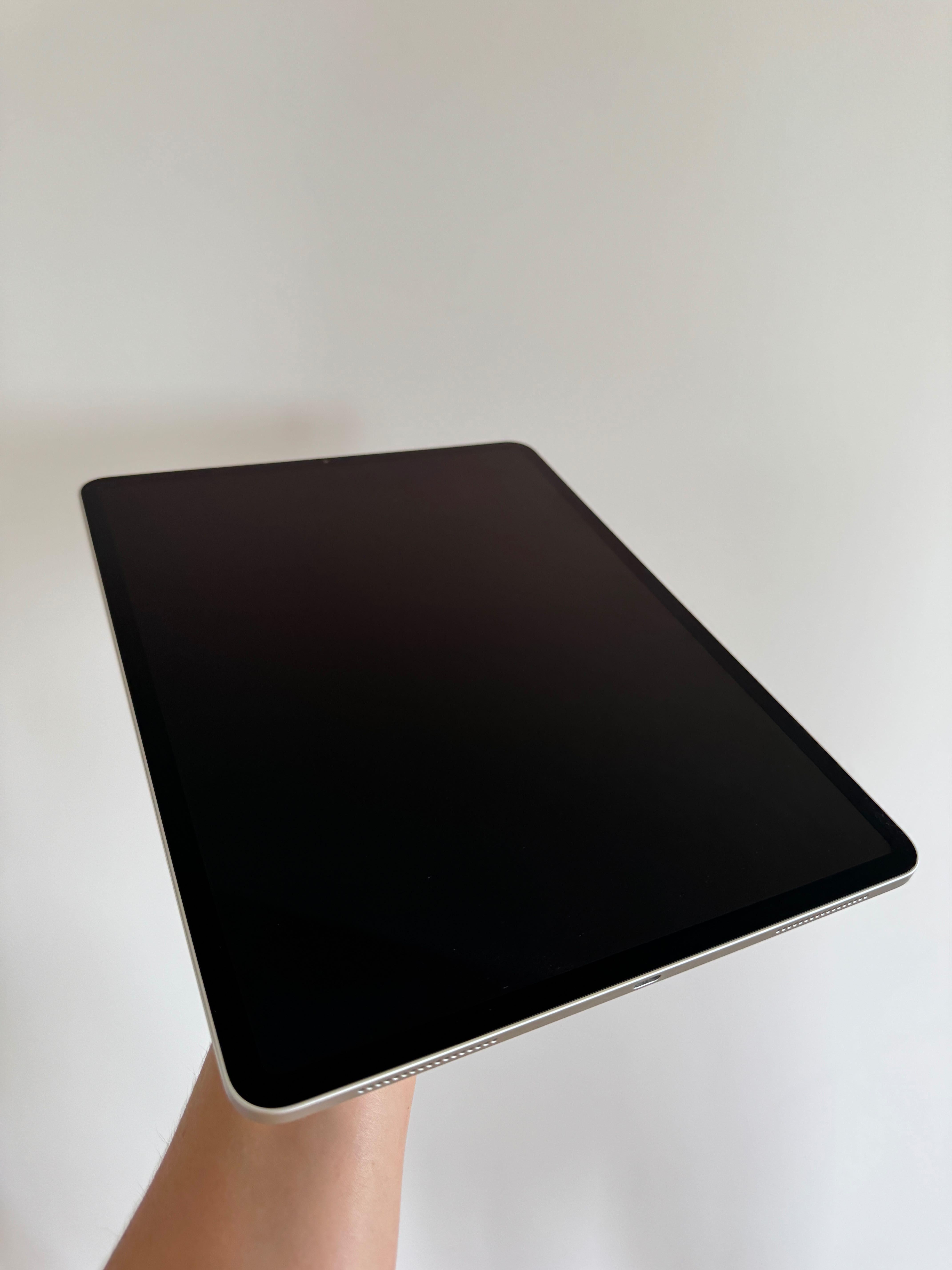 iPad Pro 12.9” (2020, 4. gen) 256 GB Wi-Fi + Pencil + klawiatura
