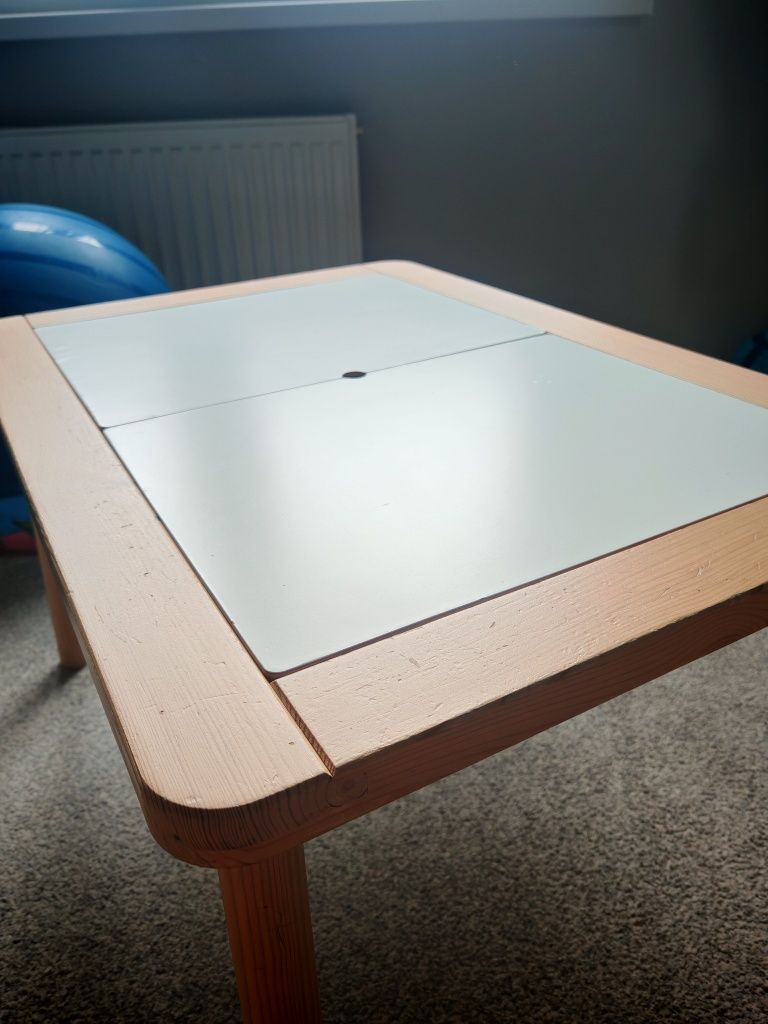 Stolik Flisat Ikea + Pojemniki