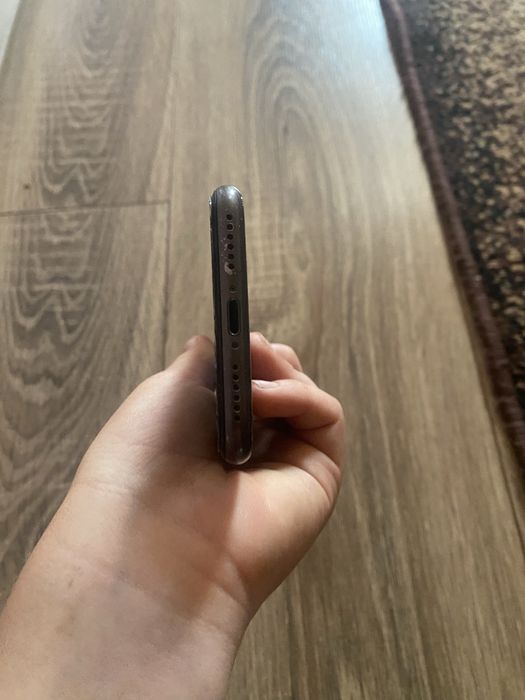 Продам айфон 8,64 гб