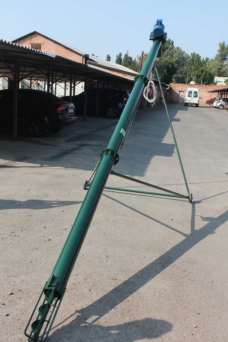 Шнековий навантажувач (погрузчик, загрузчик, конвейєр) в трубі