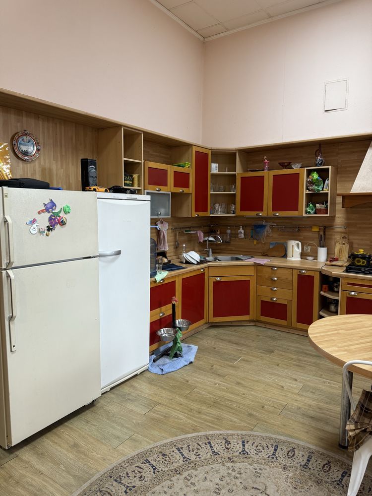 Продам  Центр 5 кв площадью  155 кв м Бажанова 14