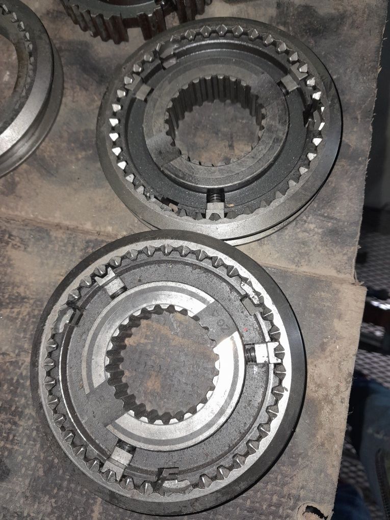 Synchronizator A B Massey Ferguson serii 30xx 3050, 3060, 3070, 3090