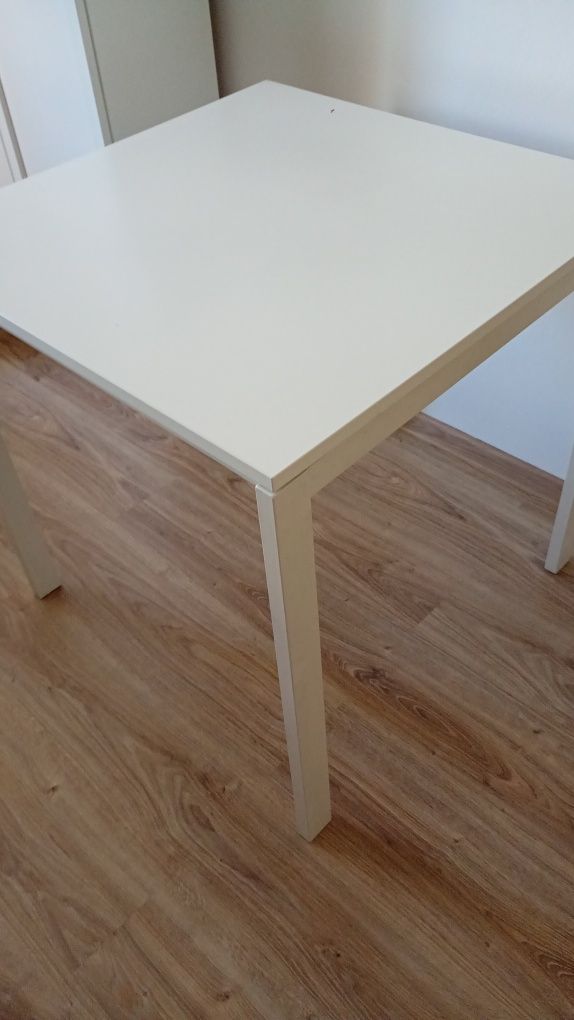 Biały stół IKEA Melltorp
