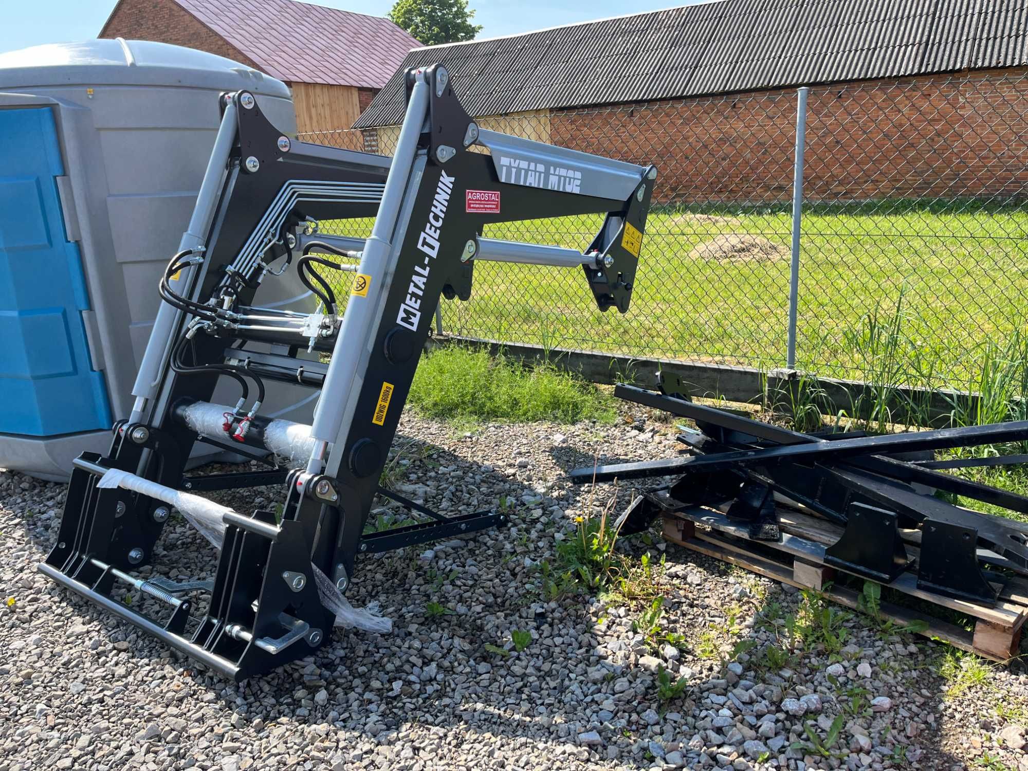 Ładowacz czołowy Metal-Technik MT-02 1600 MF 3075