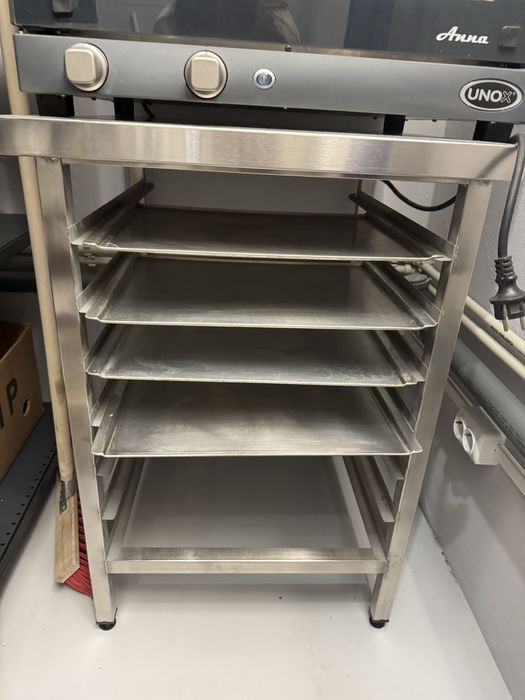 Професійна піч конвекційна UNOX з новою підставкою