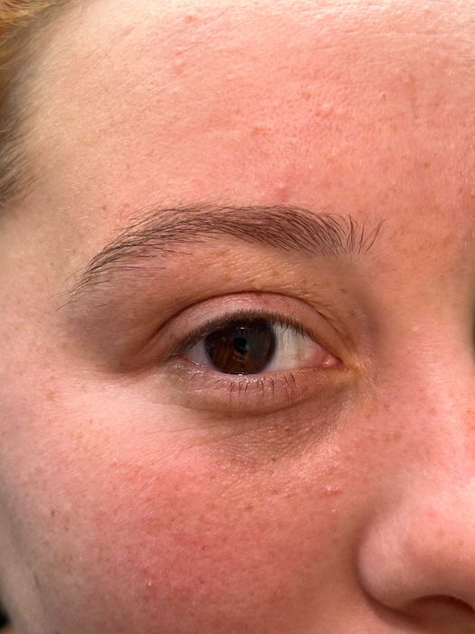 Aura | Design de sobrancelha, Lash Lifting & Brow Lamination