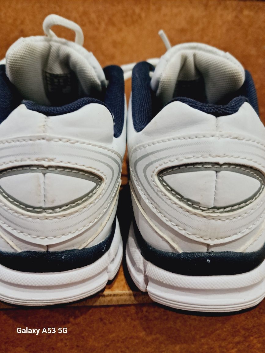 Buty adidas uniwersalne.
