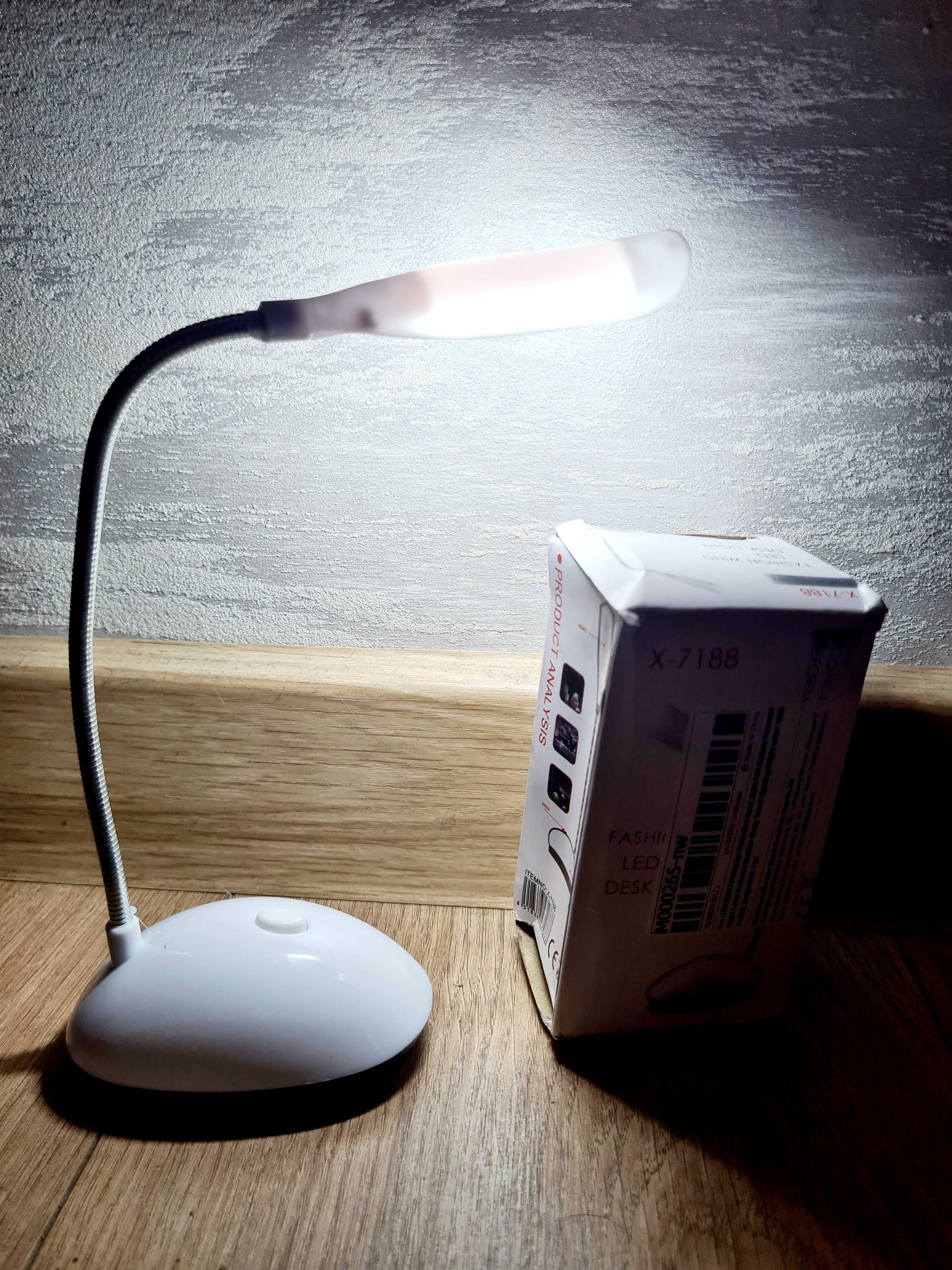 Mini lampka biurkowa LED
