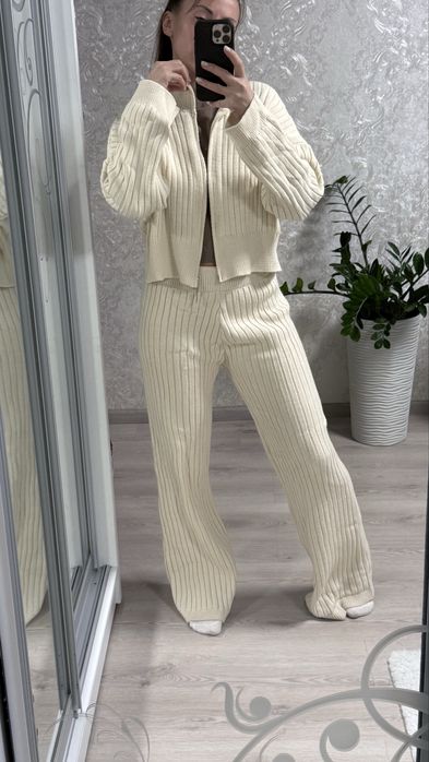 Костюм беж штани палацо кофта на замку