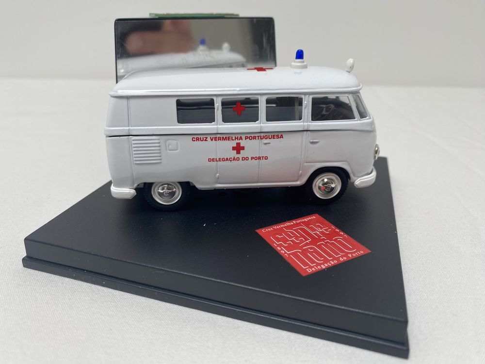 Miniatura VW Kombi 1:43 Cruz Vermelha Porto 1997