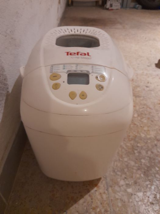 Máquina de fazer pão e bolos