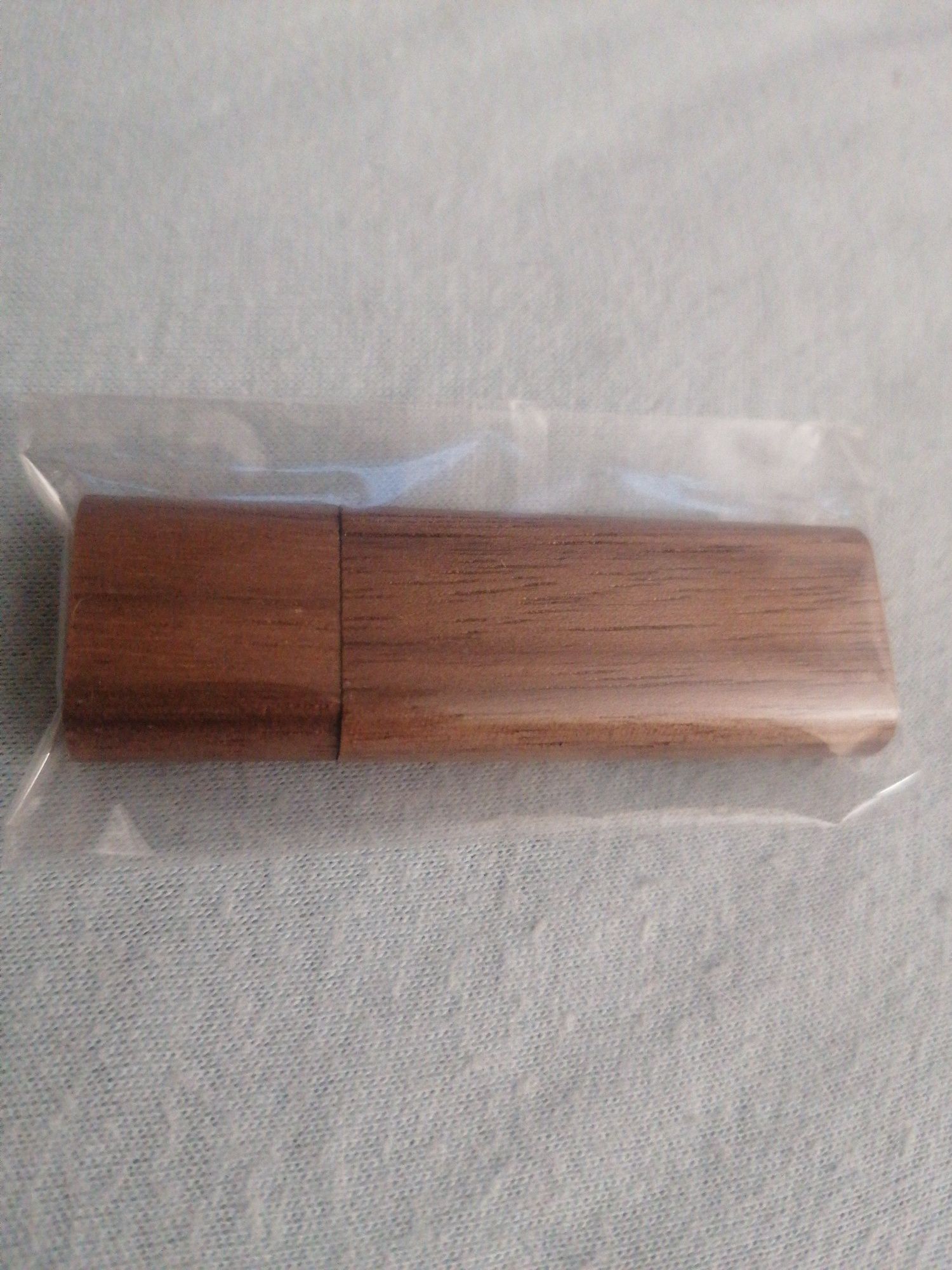 Pendrive 8GB drewniany nowy