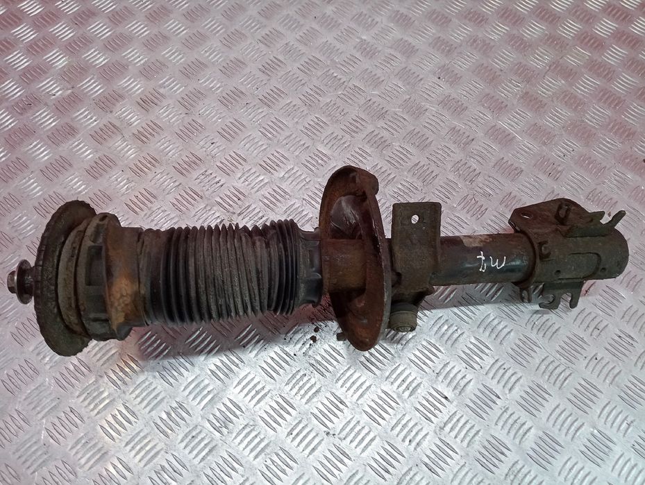 Стойка передня Опель Мовано 3 Ліва права Renault Master 3 Мастер