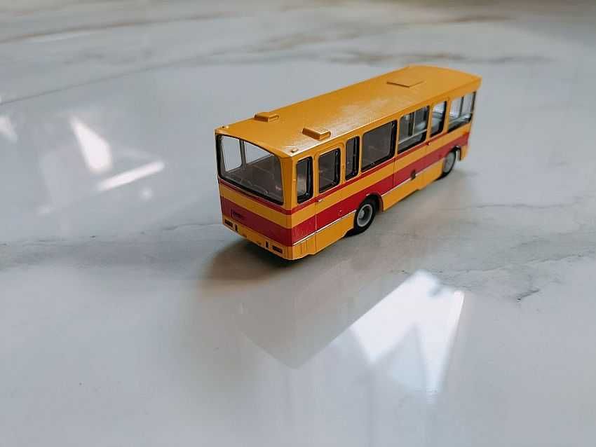 Model autobusu JELCZ 080 skala 1/87