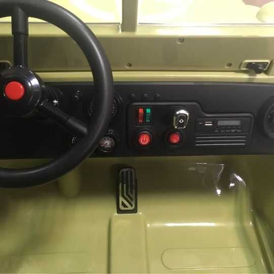 Auto na akumulator Wojskowy Jeep 4x45W 3 osobowy