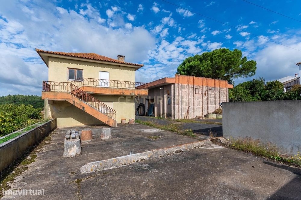 Terreno com Armazém, Moradia e Projeto pré aprovado | Excelente Oportu
