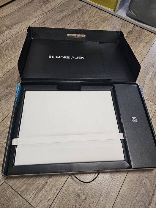 18" Alienware 18  Area 51 AA18250 Ultra 9  32Gb/2TB/RTX5080 16Gb