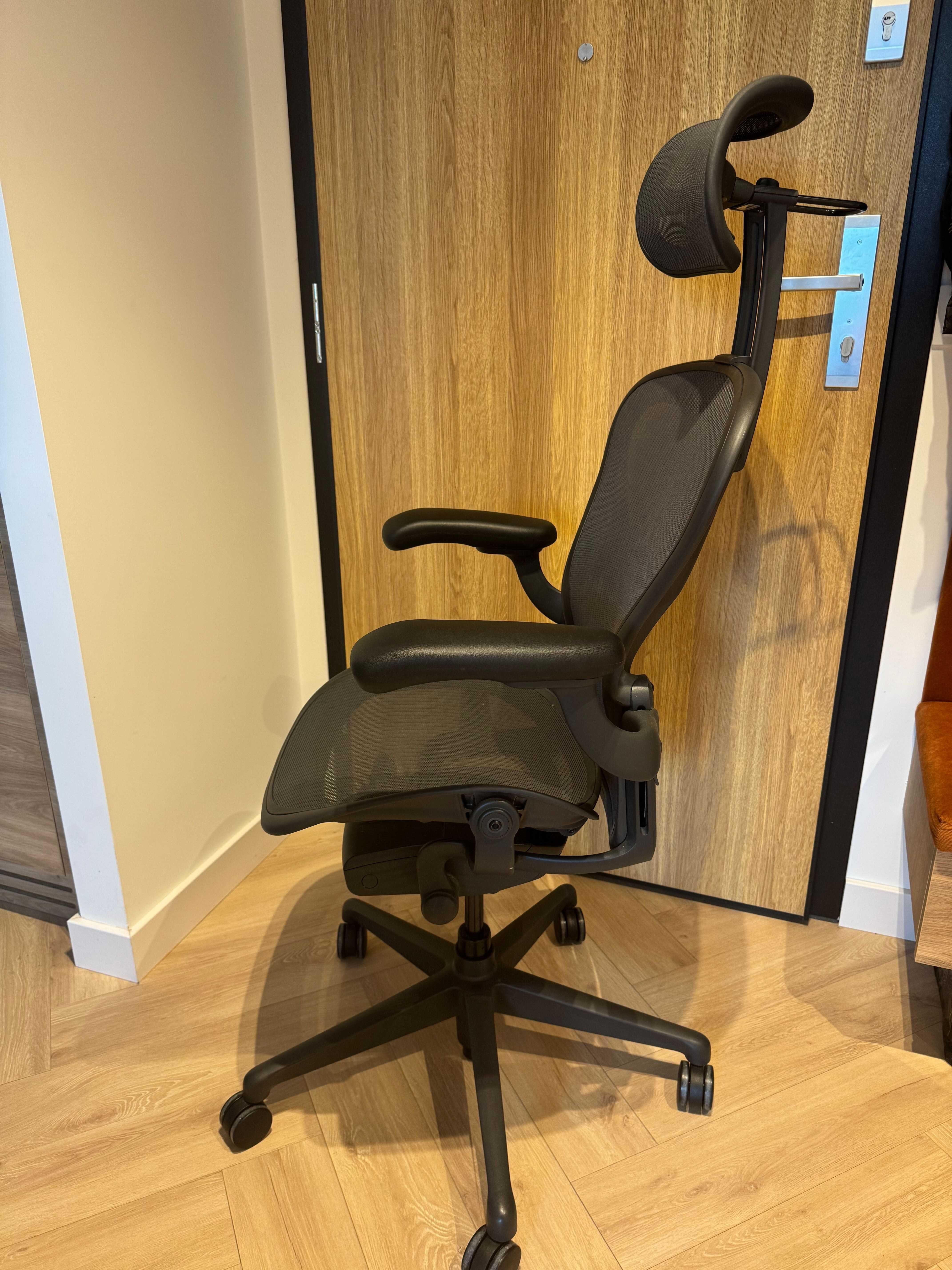 Herman Miller Aeron B z zagłówkiem