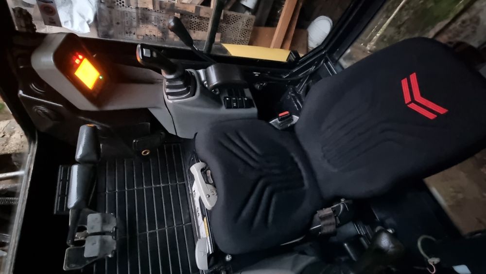 Minikoparka Yanmar sv26