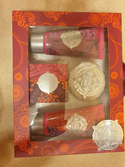 Conjunto de corpo comprado na Wells creme, gel, sabonete e sais