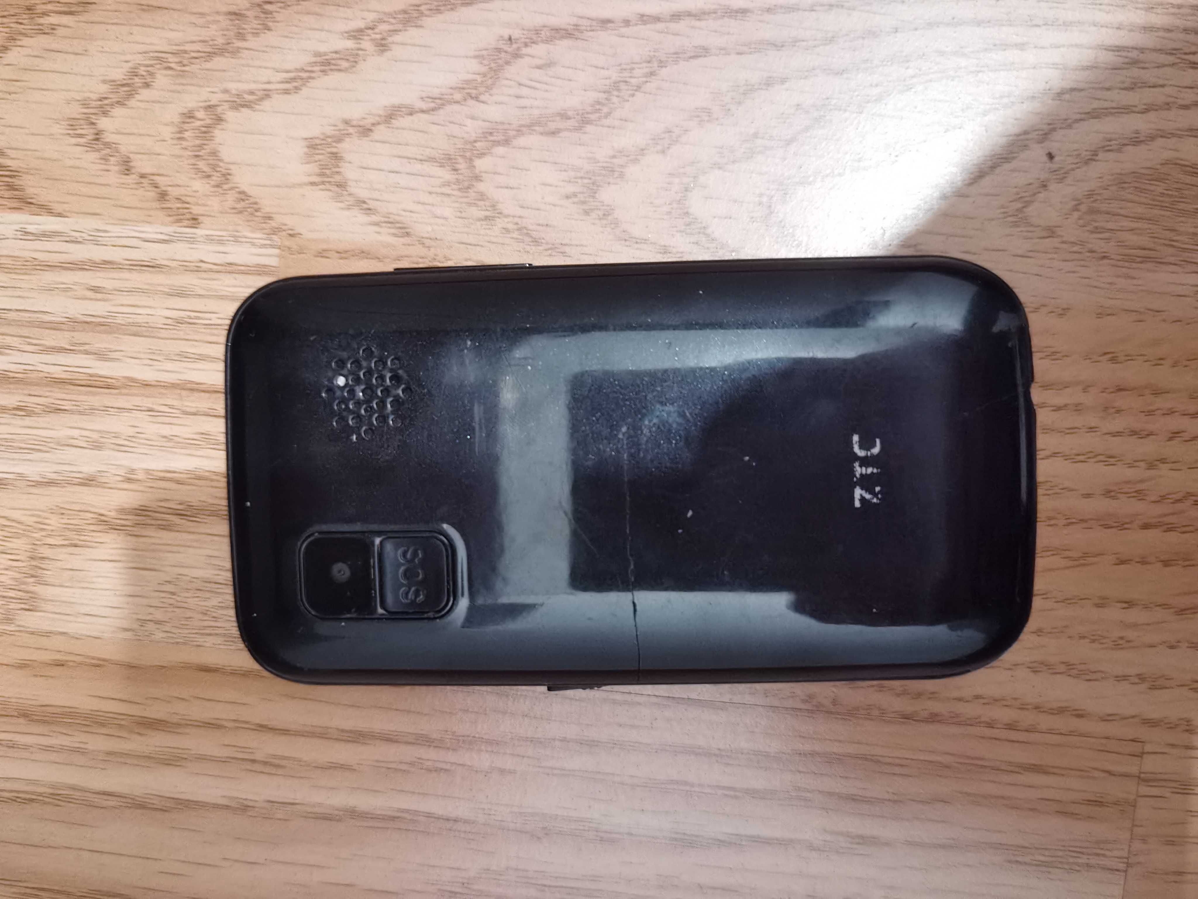 Telemóvel ZTC avariado