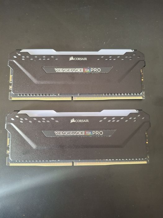 Corsair Vengeance RGB PRO 16GB (2x8GB) DDR4 3600MHz – CL18  Como Novas