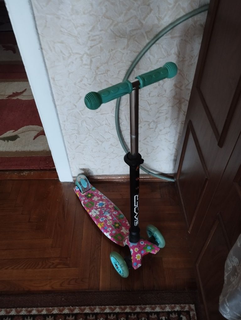 Продам самокат для девочки!